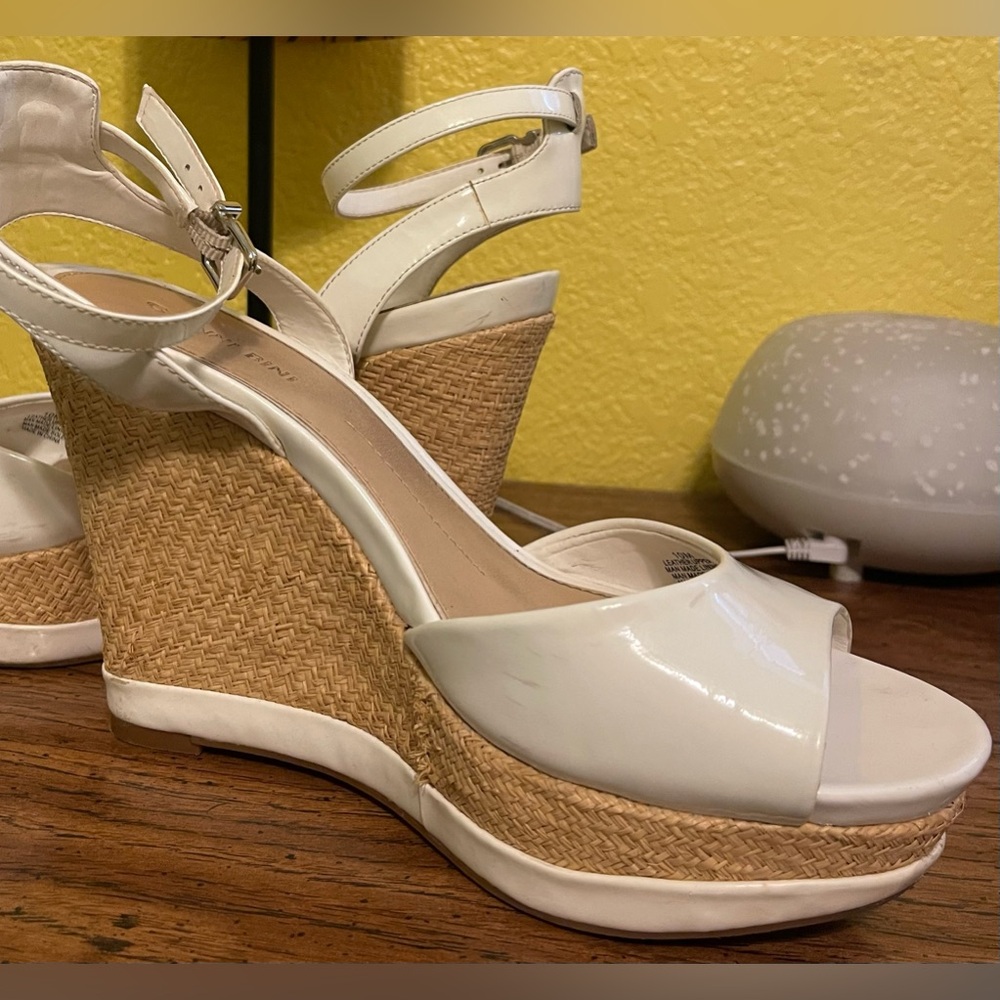 Preowned Gianni Bini White Leather, Platform Wedge Sandals Size 10M